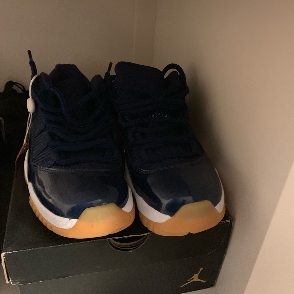 Sneakers - Picture 6 of 8